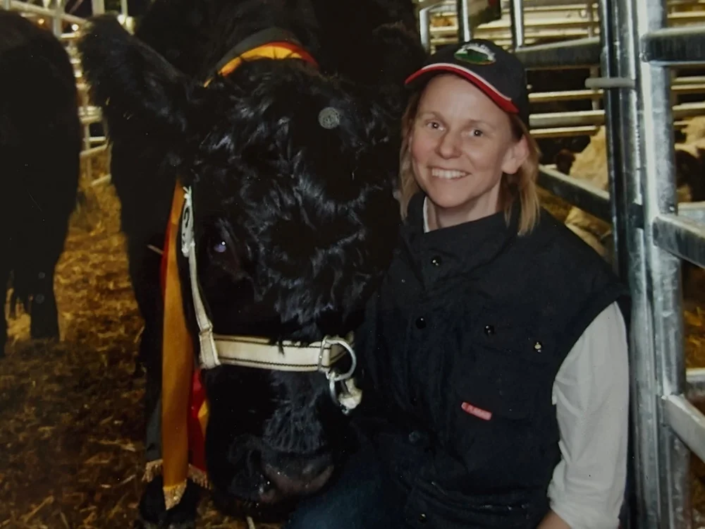 Marit Hacke mit Ihren Welsh Black auf einer Leistungsschau Marit Hacke mit Ihren Welsh Black auf einer Leistungsschau
