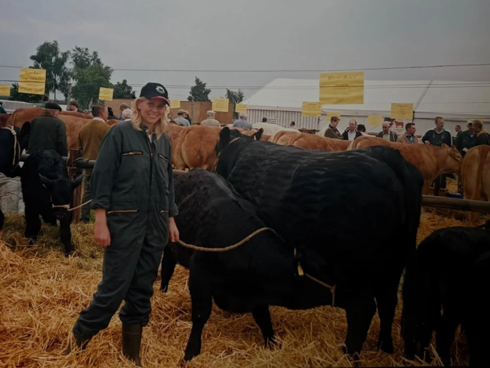 Marit Hacke mit Ihren Welsh Black auf einer Leistungsschau Marit Hacke mit Ihren Welsh Black auf einer Leistungsschau
